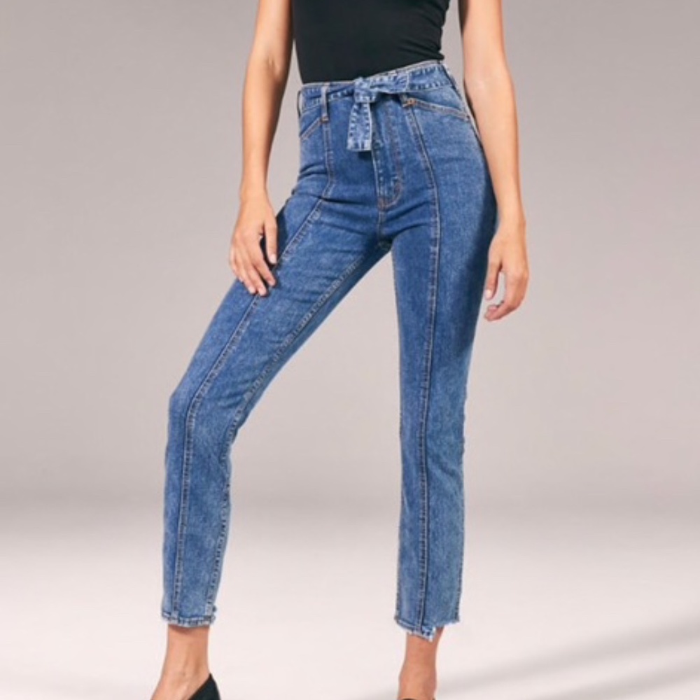 Abercrombie & Fitch Belted Ultra High Rise Mom Blue Jeans Size 26